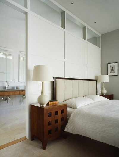 Traditional Bedroom by Schwartz and Architecture
