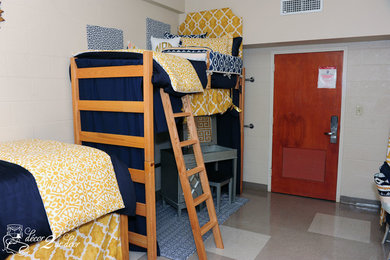 マイアミにある小さなコンテンポラリースタイルのおしゃれなロフト寝室