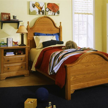 Double Slotted Panel Bed w Nightstand in Oak