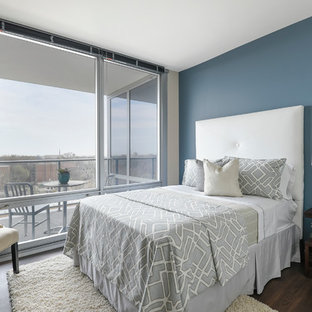 Kleines Klassisches Gästezimmer mit blauer Wandfarbe und Linoleum in Chicago