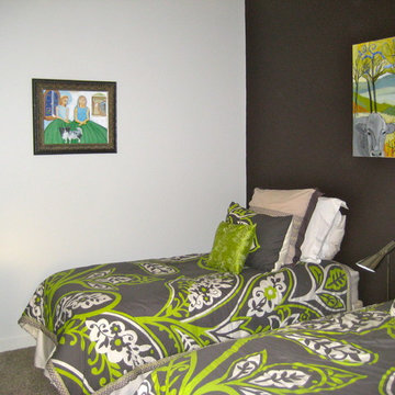 Eccentric South Loop Artist's Loft, Guest Bedroom
