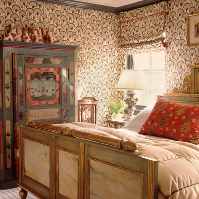 Inspiration for a timeless bedroom remodel in Los Angeles with multicolored walls