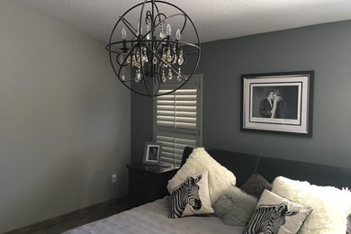 Bedroom - contemporary bedroom idea in Tampa