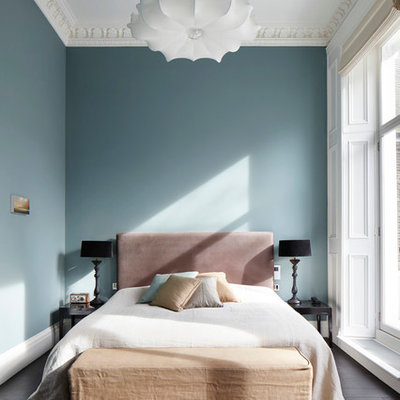 Inspiration for a large transitional master bedroom remodel in London with blue walls