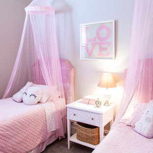 Foto de dormitorio clásico, pequeño, con paredes grises, moqueta y suelo gris