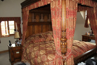 ウエストミッドランズにあるトラディショナルスタイルのおしゃれな寝室のインテリア