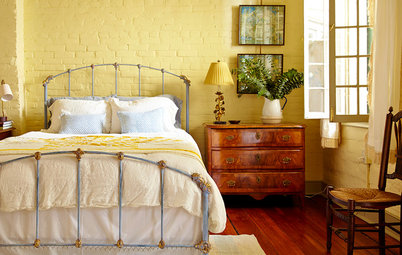 Set the Mood: 4 Colors for a Cozy Bedroom