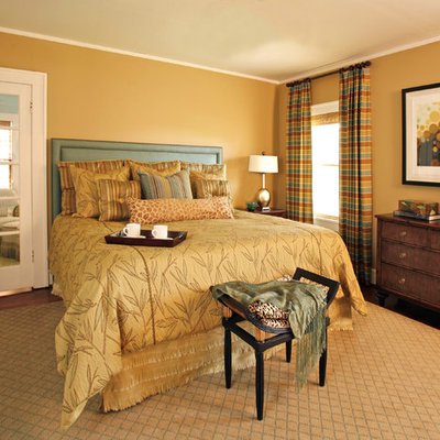 Small elegant master dark wood floor bedroom photo in Dallas with beige walls and no fireplace