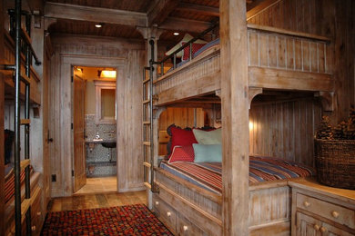 ソルトレイクシティにあるサンタフェスタイルのおしゃれな寝室のインテリア