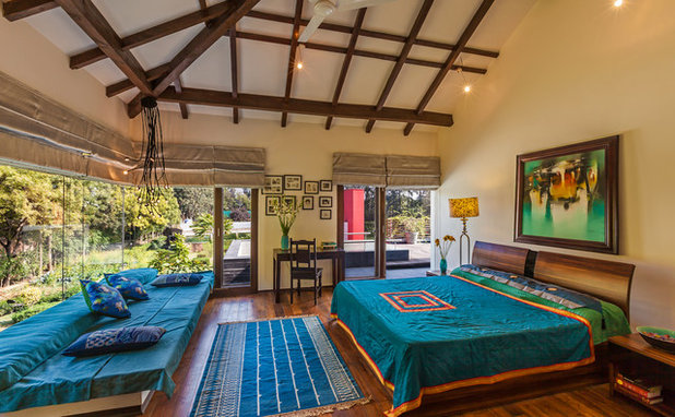 Tropical Bedroom by Kumar Moorthy & Associates
