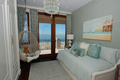 Bedroom - coastal bedroom idea in Los Angeles