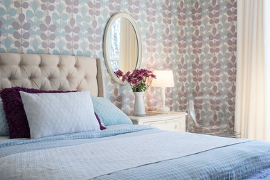 Inspiration for a shabby-chic style bedroom remodel in Toronto