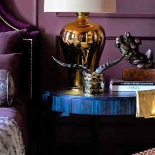 Großes Klassisches Hauptschlafzimmer mit lila Wandfarbe und Schieferboden in Atlanta