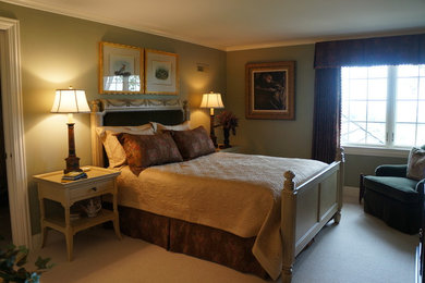 Foto de habitación de invitados clásica de tamaño medio con paredes verdes y moqueta