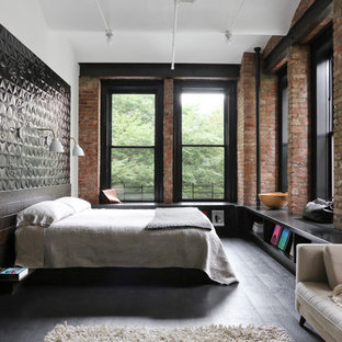 Modelo de dormitorio urbano con paredes blancas, suelo de madera oscura y suelo negro