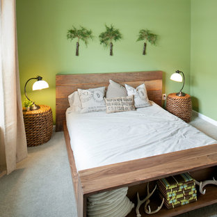 Foto de dormitorio principal, ecléctico, pequeño, con paredes verdes y moqueta