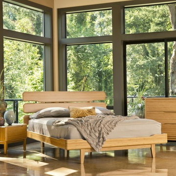 Greenington Currant King Platform Bedroom Set in Caramelized includes Bed, Night