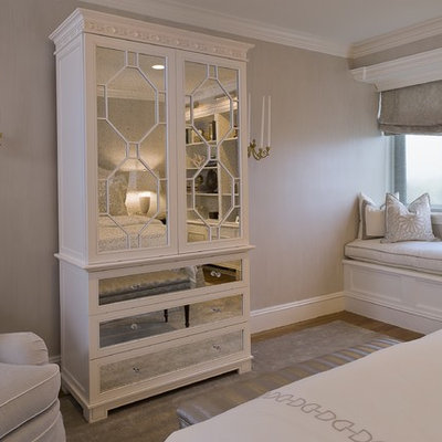 Bedroom - transitional bedroom idea in New York with gray walls
