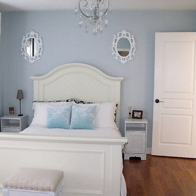 Inspiration for a contemporary guest medium tone wood floor bedroom remodel in Toronto with blue walls and no fireplace