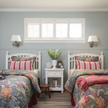 Guest Bedroom by Dona Rosene Interiors
