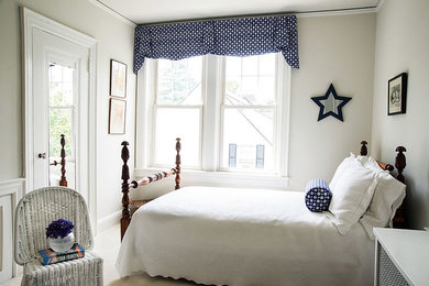 Bedroom - small transitional guest bedroom idea in New York