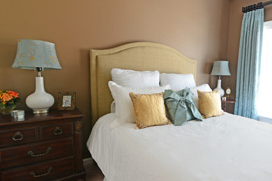 アトランタにあるトラディショナルスタイルのおしゃれな寝室のレイアウト
