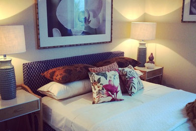 Свежая идея для дизайна: гостевая спальня среднего размера, (комната для гостей) в морском стиле с ковровым покрытием - отличное фото интерьера