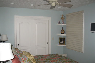 他の地域にあるトラディショナルスタイルのおしゃれな寝室のインテリア