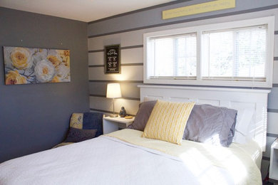他の地域にある中くらいなエクレクティックスタイルのおしゃれな客用寝室 (グレーの壁、カーペット敷き、ベージュの床) のレイアウト