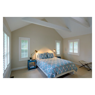 Guest suite - cathedral ceiling, exposed collar ties - Transitional