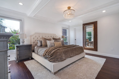 Bedroom - transitional bedroom idea in New York