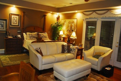 Bedroom - mid-sized traditional master dark wood floor and brown floor bedroom idea in Raleigh with beige walls