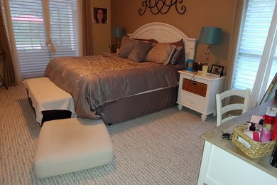 Photo of a traditional bedroom in Tampa.