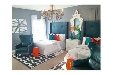 アトランタにある広いエクレクティックスタイルのおしゃれな客用寝室 (グレーの壁、カーペット敷き) のレイアウト