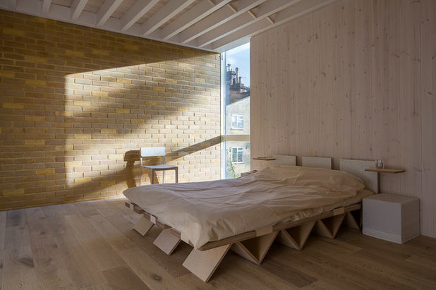 Contemporary Bedroom by Tsuruta Architects