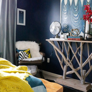 Foto de habitación de invitados bohemia, de tamaño medio, con paredes amarillas, moqueta y suelo beige