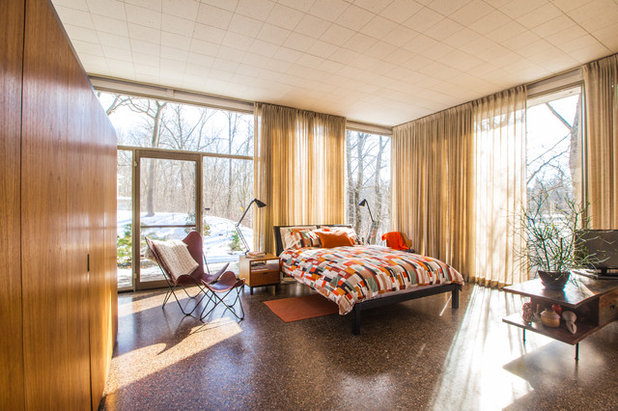 Midcentury Bedroom Houzz TV: See What It’s Like to Live in a Glass House
