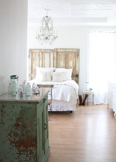 Shabby-chic Style Bedroom by Dreamy Whites