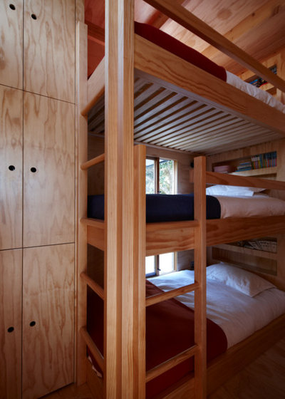 Coastal Bedroom by Crosson Architects