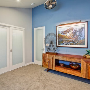 Foto de dormitorio contemporáneo, de tamaño medio, con paredes beige, moqueta, chimenea tradicional y marco de chimenea de baldosas y/o azulejos