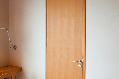 バンクーバーにあるコンテンポラリースタイルのおしゃれな寝室のレイアウト