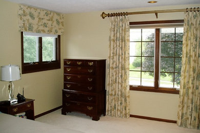 Design ideas for a classic bedroom in Cleveland.