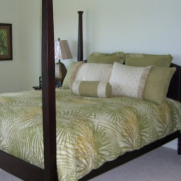Island Palms on a four poster espresso bed are so inviting