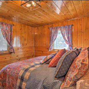 Modelo de habitación de invitados rural, pequeña, con paredes marrones, moqueta y suelo gris