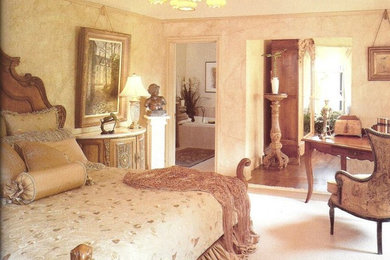 Bedroom - mid-sized traditional master carpeted bedroom idea in Chicago with beige walls and no fireplace
