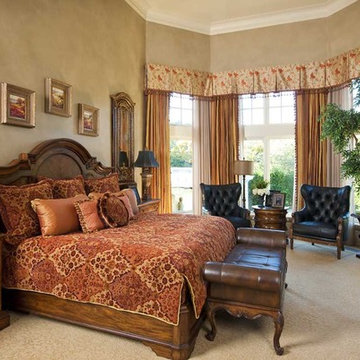 Italian-style Villa: Master Bedroom