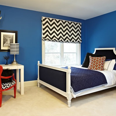 Inspiration for a modern carpeted bedroom remodel in Los Angeles with blue walls