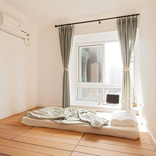 Cette image montre une petit chambre asiatique.
