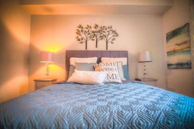 Bedroom - modern bedroom idea in Edmonton