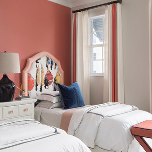Foto de habitación de invitados marinera, pequeña, con paredes rosas, suelo laminado y suelo gris